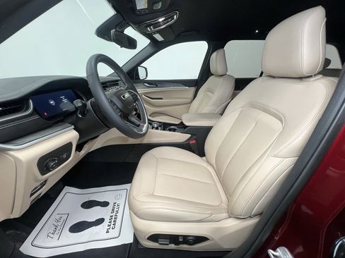 Used 2024 Jeep Grand Cherokee Limited image 4