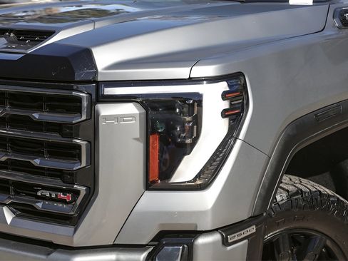 Used 2024 GMC Sierra 2500 AT4 w/ AT4 Premium Plus Package image 3