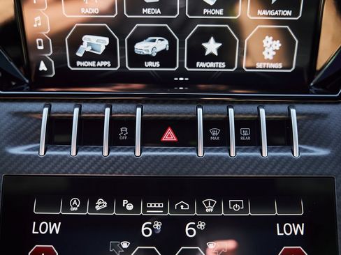 Used 2022 Lamborghini Urus AWD/4WD image 74