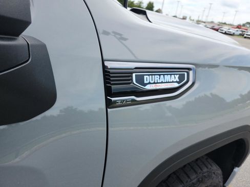 Certified 2025 GMC Sierra 1500 AT4 w/ AT4 Premium Package AWD/4WD image 8
