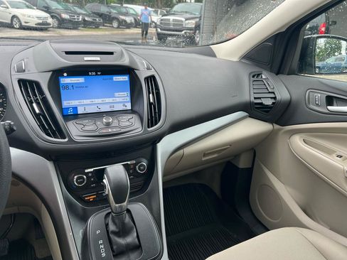 Used 2016 Ford Escape SE w/ Equipment Group 201A AWD/4WD image 9