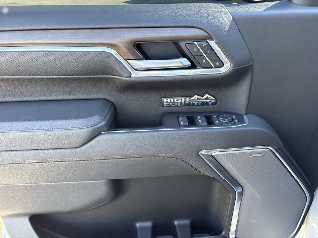 Used 2025 Chevrolet Silverado 1500 High Country AWD/4WD image 25