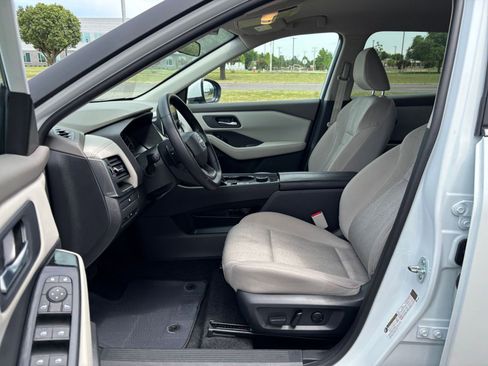 Used 2025 Nissan Rogue SV AWD/4WD image 29