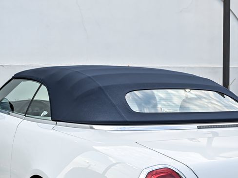 Used 2020 Rolls-Royce Dawn RWD image 19