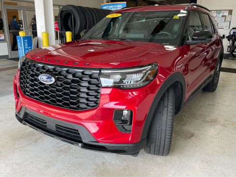 Used 2025 Ford Explorer ST-Line w/ Premium Package AWD/4WD image 5