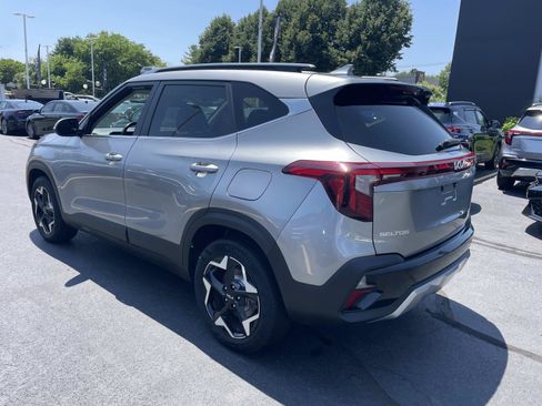 Used 2024 Kia Seltos EX AWD/4WD image 3