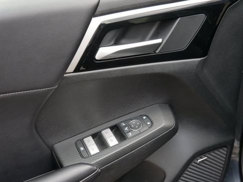 Used 2025 Mitsubishi Outlander AWD image 14