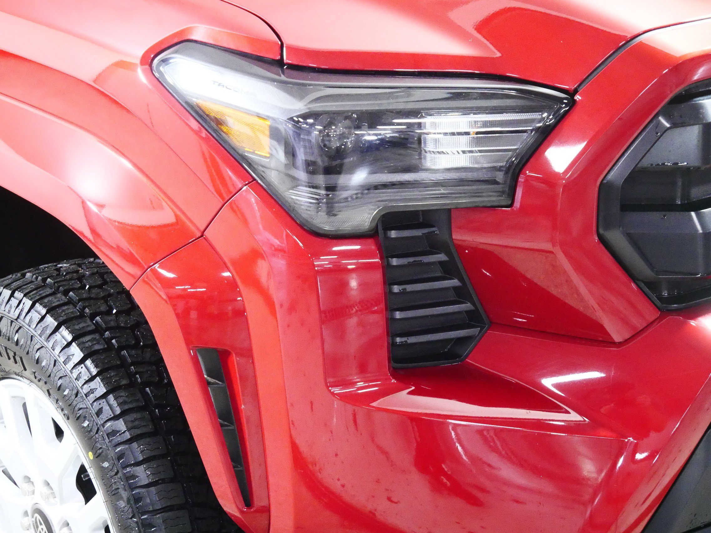 Used 2025 Toyota Tacoma SR AWD/4WD image 16
