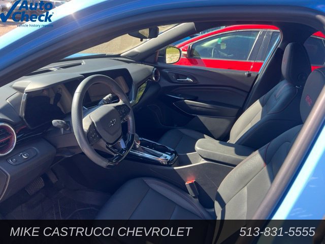 Used 2024 Chevrolet Trax RS w/ Sunroof Package FWD image 6