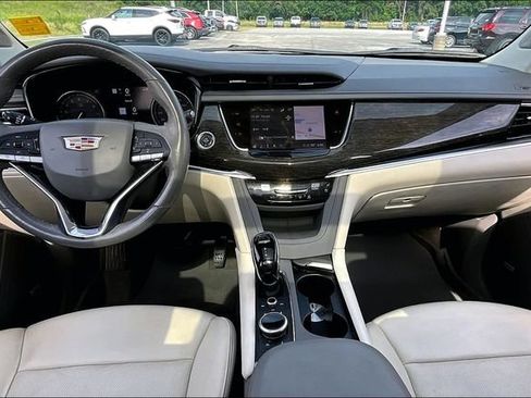Used 2021 Cadillac XT6 Premium Luxury FWD image 7