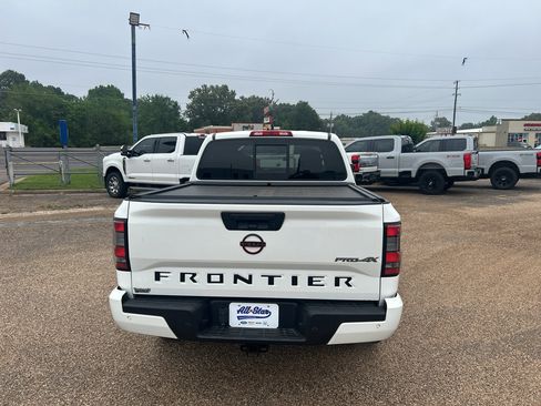 Used 2022 Nissan Frontier PRO-4X AWD/4WD image 3