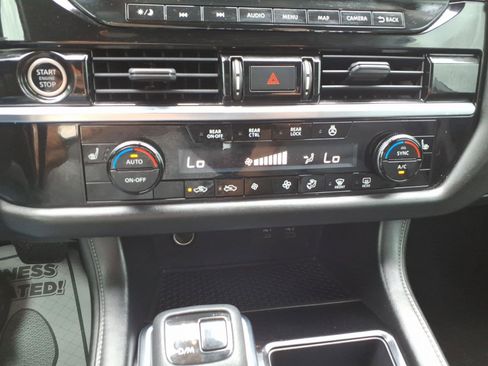 Used 2022 Nissan Pathfinder SL FWD image 15