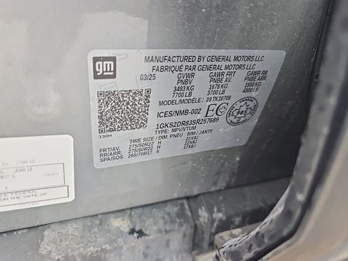 Used 2025 GMC Yukon Denali w/ Denali Reserve Package image 12