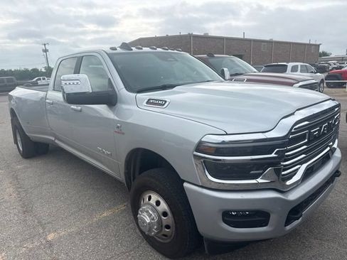 Used 2026 RAM 3500 Laramie AWD/4WD image 3