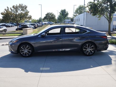 Used 2025 Lexus ES 350 w/ Premium Package image 6