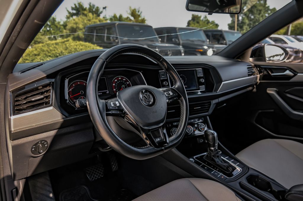 Used 2019 Volkswagen Jetta R-Line FWD image 12