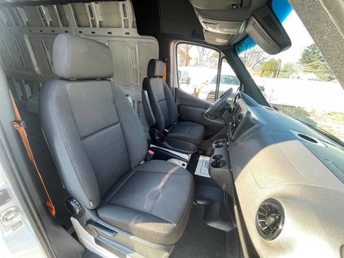 Used 2023 Mercedes-Benz Sprinter 2500 image 39