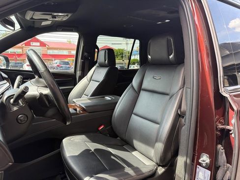 Used 2022 Cadillac Escalade Luxury AWD/4WD image 10
