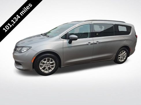 Used 2021 Chrysler Voyager Lxi FWD image 2
