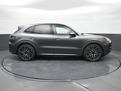 New 2025 Porsche Cayenne Turbo AWD/4WD image 24
