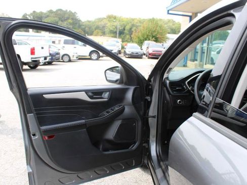 Used 2022 Ford Escape SE image 19