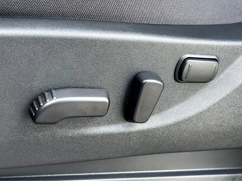 Used 2025 Nissan Frontier SV RWD image 24