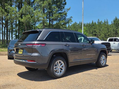 New 2026 Jeep Grand Cherokee Laredo X RWD image 4