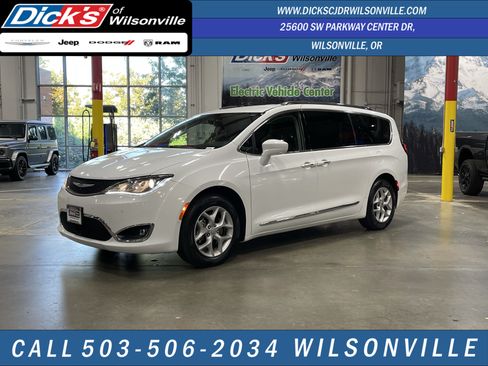 Used 2018 Chrysler Pacifica Touring-L Plus w/ Advanced Safetytec Group FWD image 1