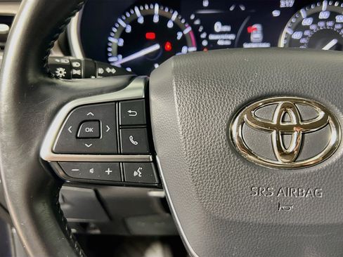 Used 2021 Toyota Highlander XLE FWD image 18