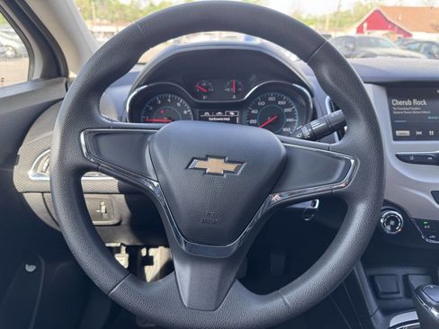 Used 2018 Chevrolet Cruze LS image 25