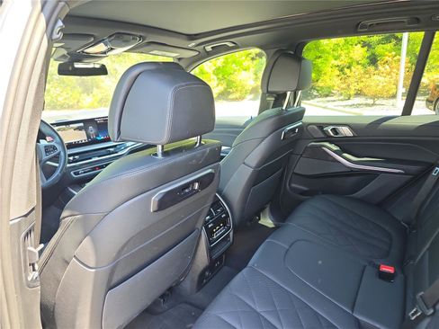 Used 2025 BMW X5 xDrive40i AWD/4WD image 16