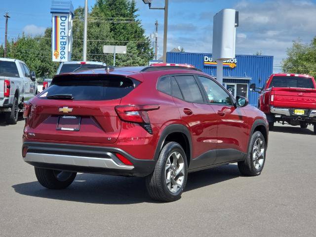 Used 2025 Chevrolet Trax LT FWD image 5