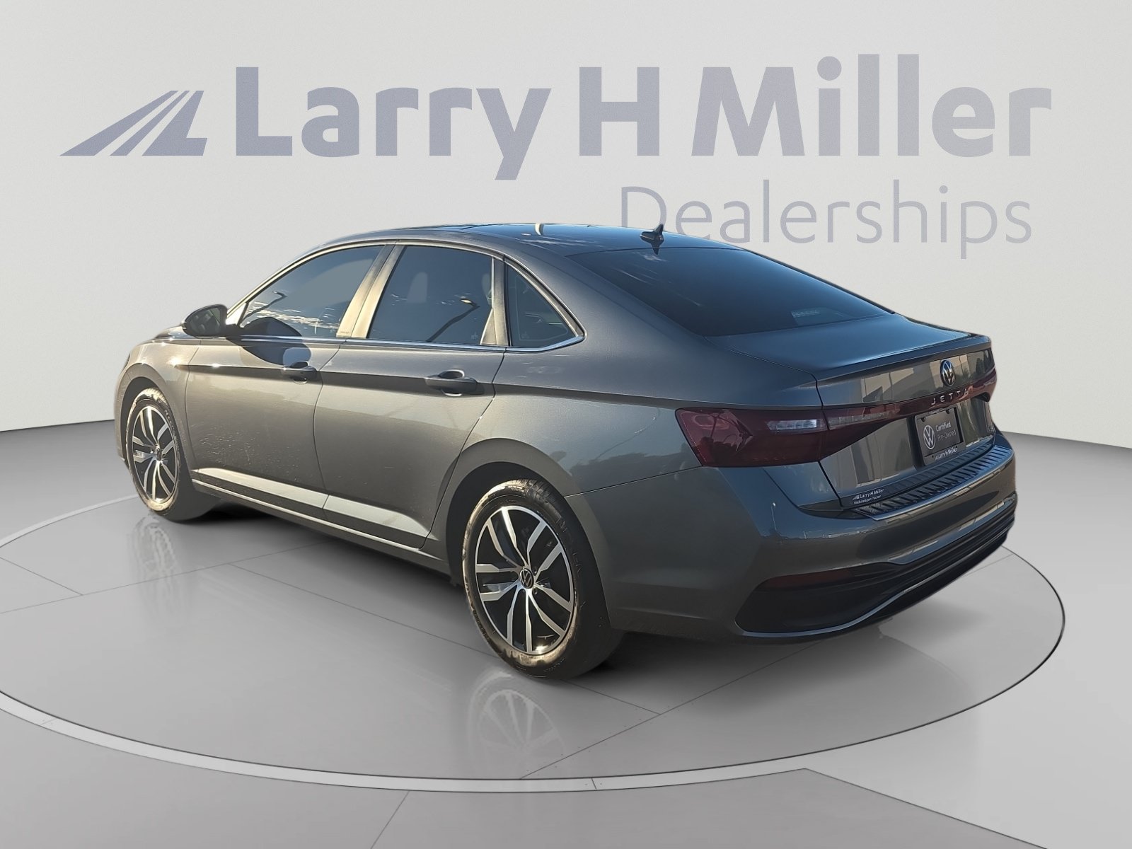 Used 2026 Volkswagen Jetta SE FWD image 3