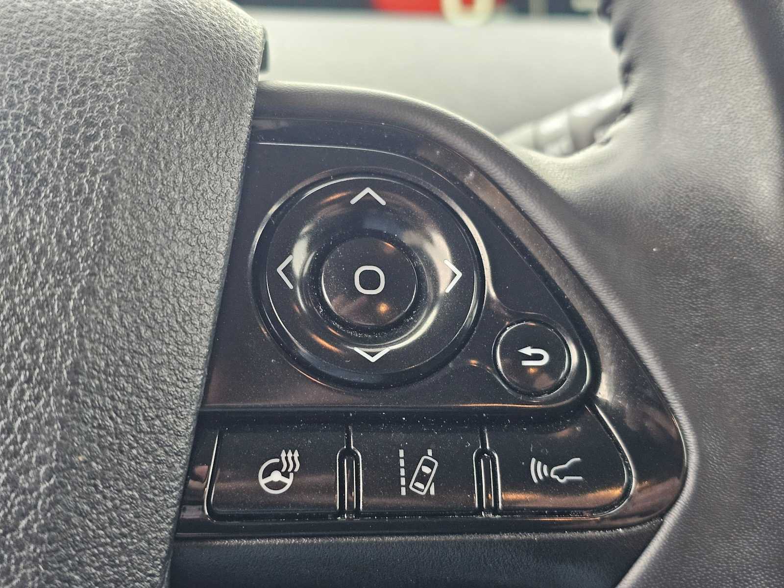 Used 2019 Toyota Prius XLE w/ Premium Convenience Package FWD image 30