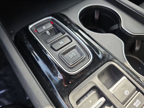 Certified 2025 Honda Pilot Sport image 21