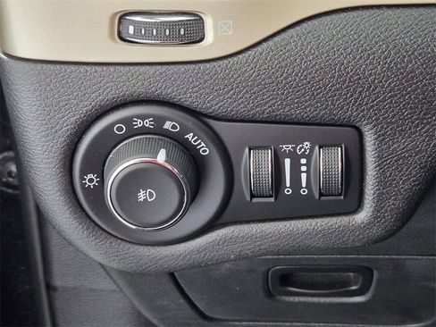 Used 2016 Jeep Cherokee Limited image 27