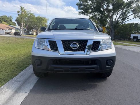 Used 2011 Nissan Frontier S AWD/4WD image 3