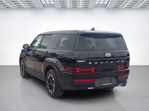 Used 2025 Hyundai Santa Fe SE FWD image 5