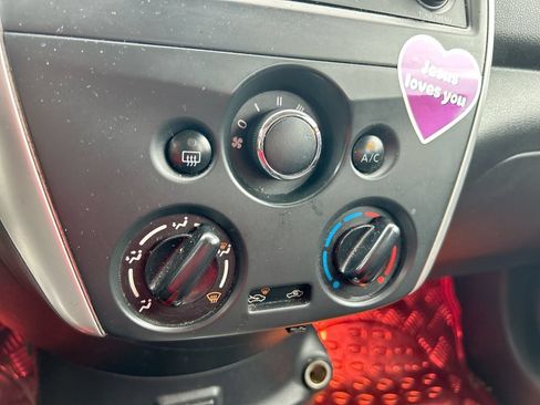 Used 2018 Nissan Versa SV FWD image 21