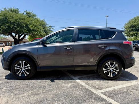 Used 2017 Toyota RAV4 LE FWD image 6