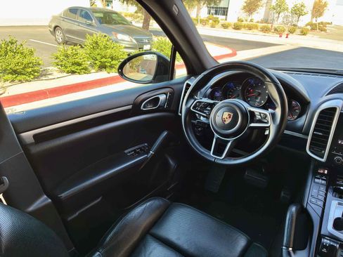 Used 2017 Porsche Cayenne AWD/4WD image 17