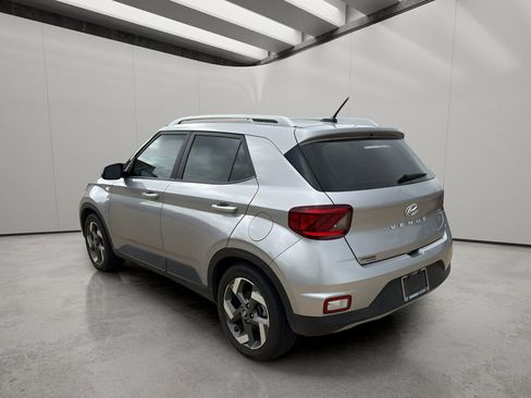 Used 2023 Hyundai Venue SEL w/ Cargo Package image 3