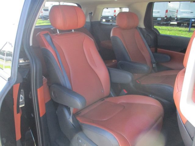 Used 2025 Kia Carnival SX Prestige FWD image 11