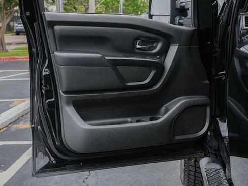 Used 2019 Nissan Titan SV w/ SV Convenience Package AWD/4WD image 17