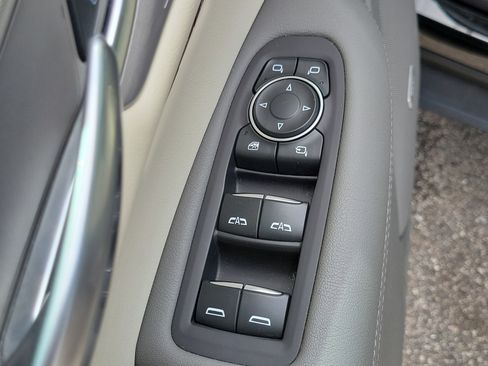 Used 2022 Cadillac XT5 Premium Luxury w/ Technology Package AWD/4WD image 6