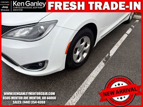 Used 2017 Chrysler Pacifica Touring-L Plus image 5