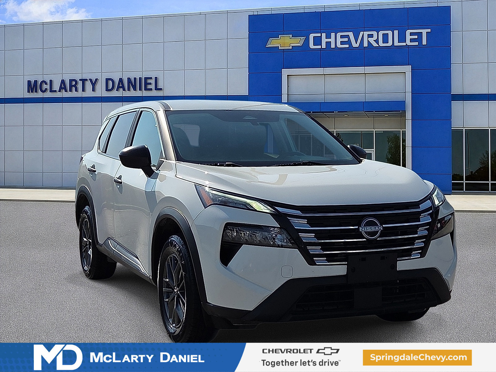 Used 2024 Nissan Rogue S FWD image 1