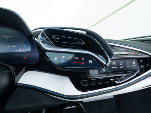 Used 2024 Ferrari SF90 Spider image 90