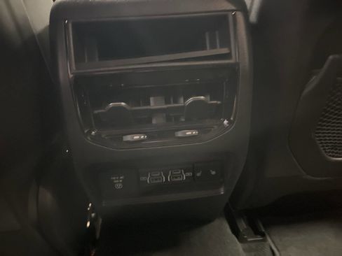 Used 2023 Jeep Grand Cherokee Limited w/ Black Appearance Package image 25