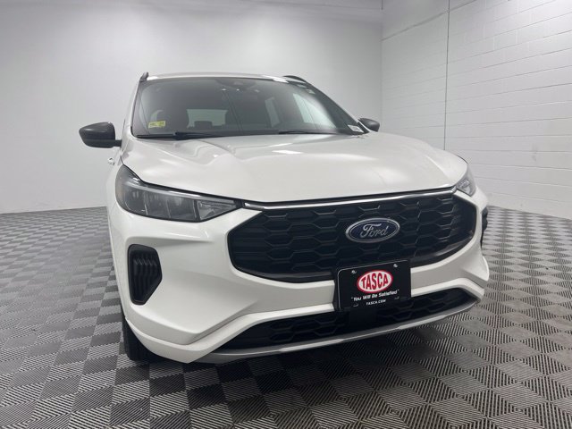 Used 2023 Ford Escape ST-Line w/ Tech Pack #1 AWD/4WD image 4